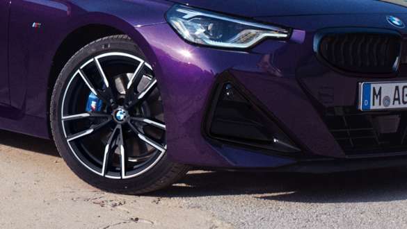 M sport diferencijal BMW Serija 2 Coupe G42 Thundernight metalik 2024, lateralni prednji prikaz izbliza M sport diferencijal BMW Serija 2 Coupe G42 Thundernight metalik 2024, lateralni prednji prikaz izbliza