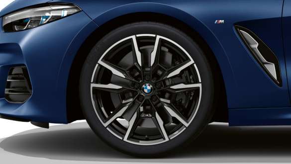 20-inčni M dvokraki točkovi od lakih legura 895 M BMW Serije 8 Gran Coupé G16 LCI Facelift 2022 BMW Serije 8 Gran Coupé G16 LCI Facelift 2022 BMW Individual Frozen Tanzanite plave metalik boje BMW M850i xDrive 20-inčni M dvokraki točkovi od lakih legura 895 M