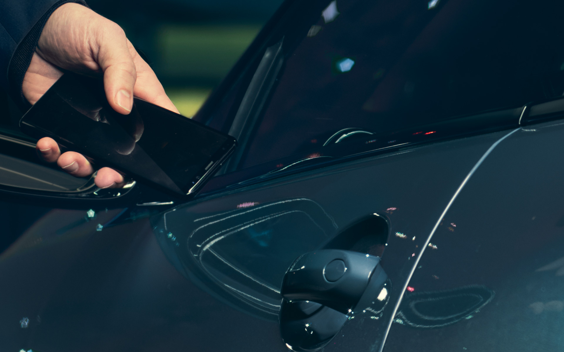 BMW X7 M50i M50d G07 2019 Digitalni ključ pametni telefon izbliza BMW X7 M50i M50d G07 2019 Digitalni ključ pametni telefon izbliza