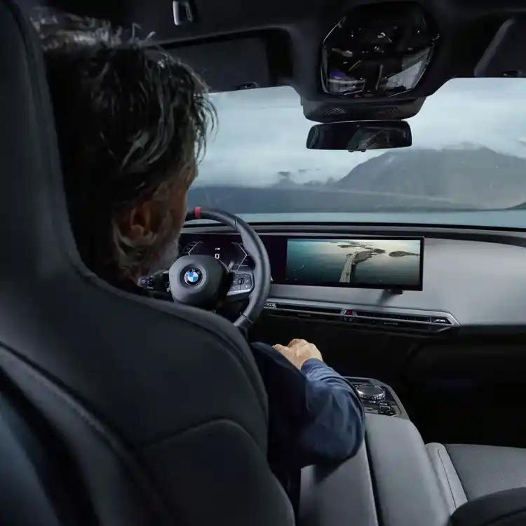 BMW iX M70 video striming
