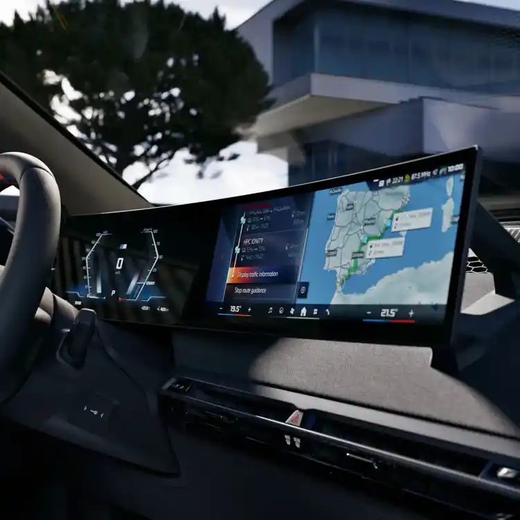 BMW iX M70 BMW mape povezano punjenje
