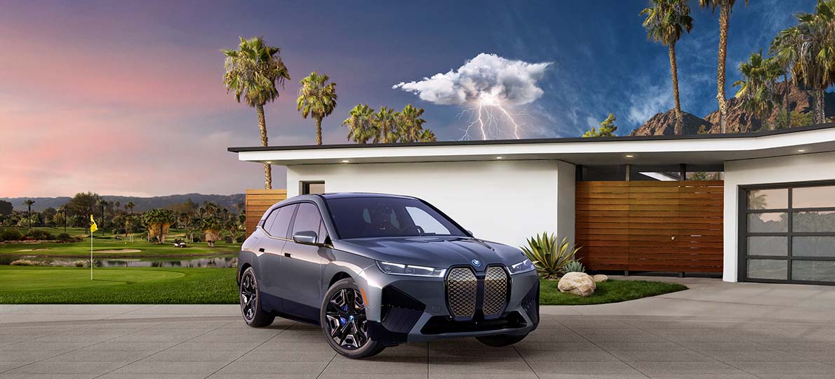 Super Bowl 2022: Arnold Švarceneger i Selma Hajek u BMW iX-u