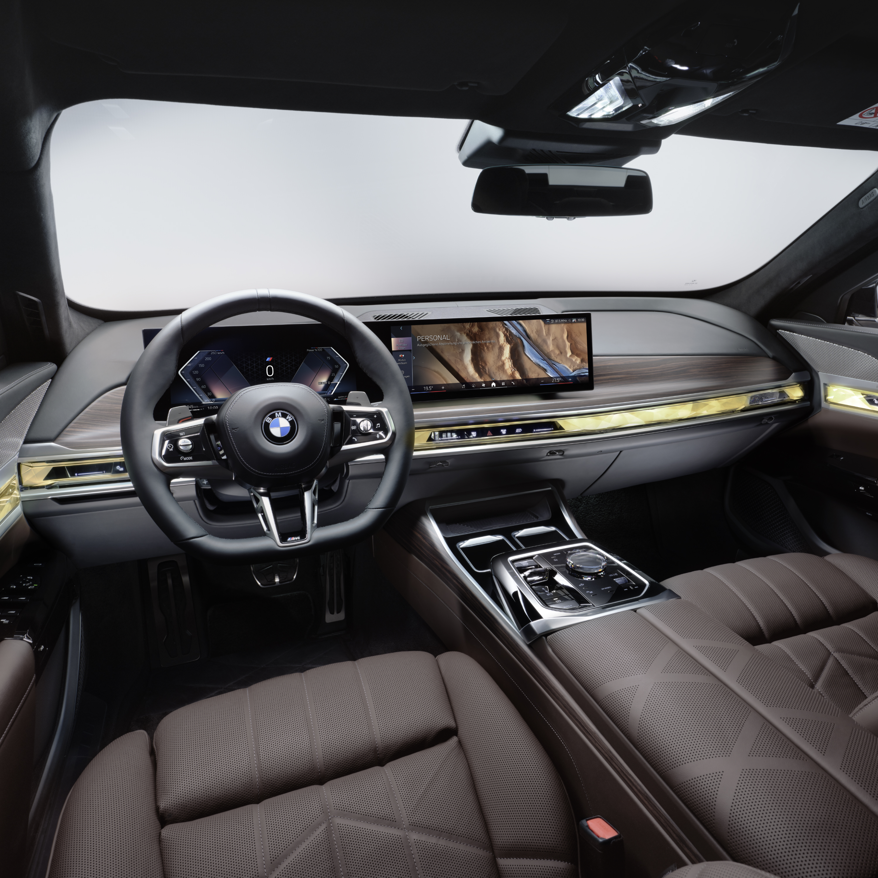 BMW kabina sa volanom i ekranom