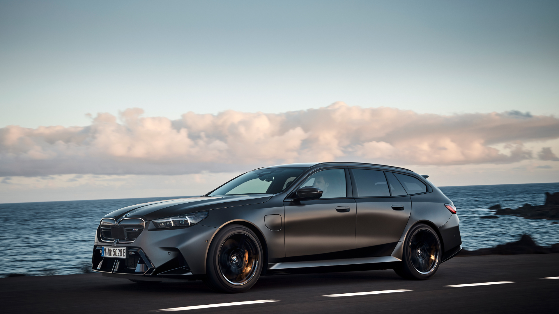 POTPUNO NOVI BMW M5 TOURING - 1 REMEK-DELO VRUHUNSKIH PERFORMANSI: NOVI BMW M5