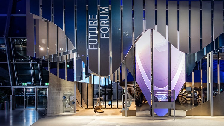 BMW Posebne prodajne ponude Održivost Centar Upravljanje Komunikacija sa zainteresovanim stranama Zgrada sa natpisom FUTURE FORUM