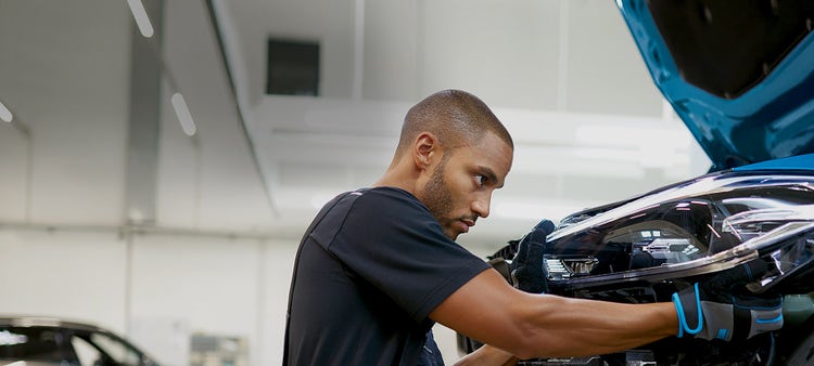 BMW Repair &amp; Care (popravka i nega) zaposleni servis radionica